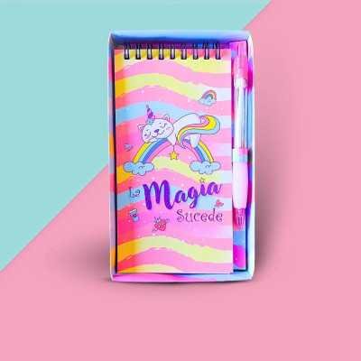 Libreta 11x18 cm con bolígrafo La Magia sucede Colours